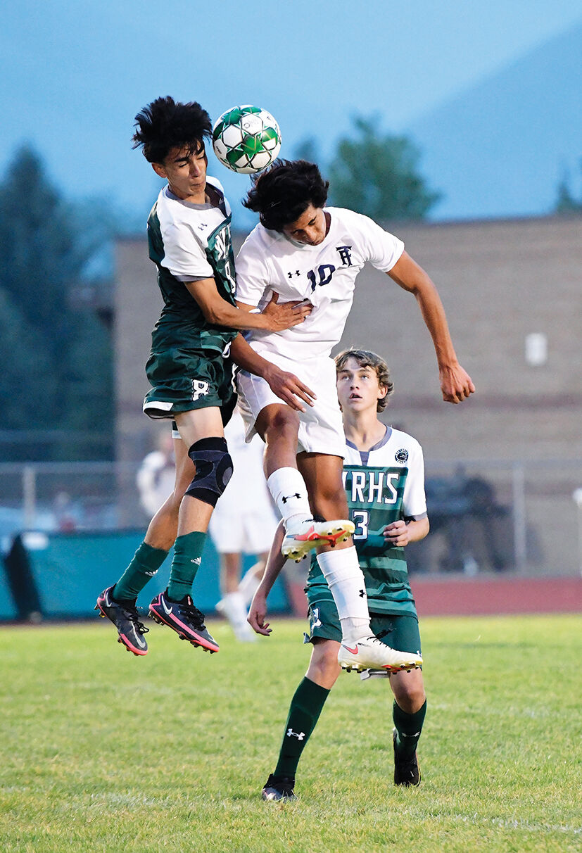 21-09-01 Wood River Boys Soccer 14 Roland.jpg